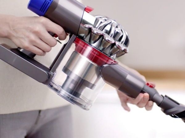 aspirateurs balais dyson v8